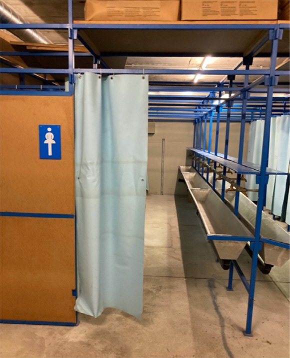 スイス核シェルター　トイレ