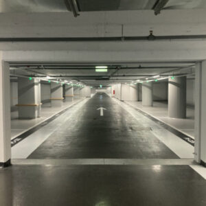 スイス核シェルター訪問レポート～高層マンションの地下駐車場が避難シェルターと兼用