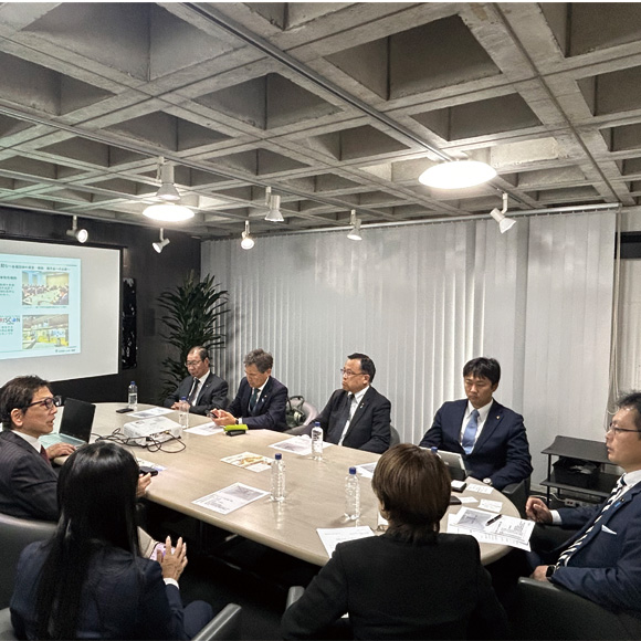見学後に行われた市議会議員の皆様との意見交換会