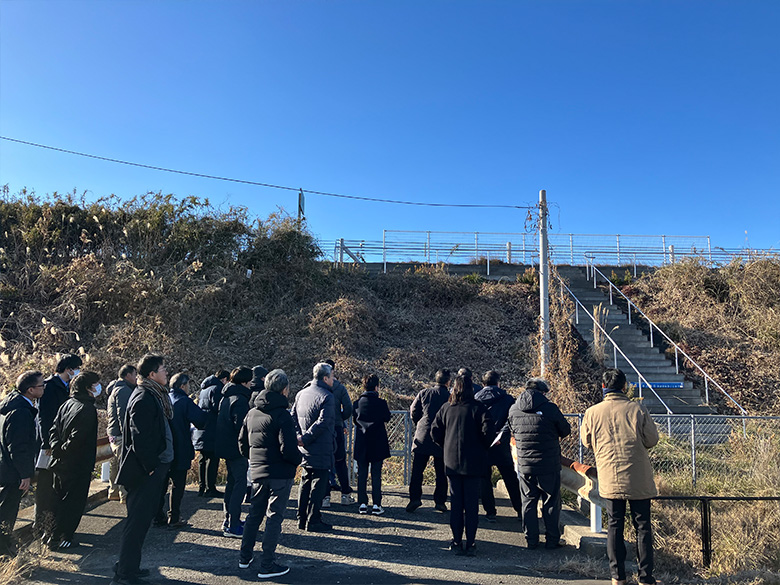 仙台東部道路・避難階段