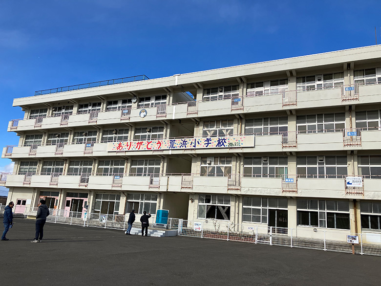 荒浜小学校の校舎周り